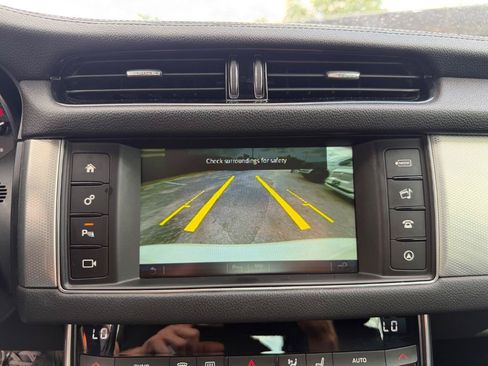Used 2016 Jaguar XF Prestige AWD/4WD image 23