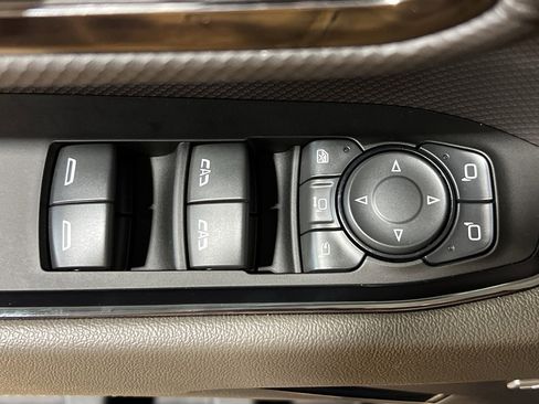 Used 2024 Chevrolet Silverado 2500 ZR2 w/ Technology Package image 12