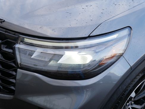 Certified 2025 Ford Explorer ST-Line image 16