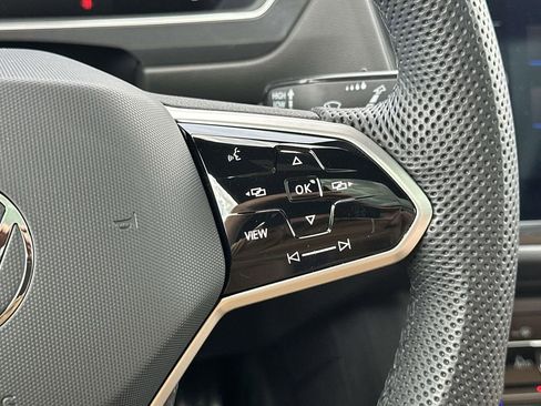 Used 2024 Volkswagen Tiguan SE R-Line image 28