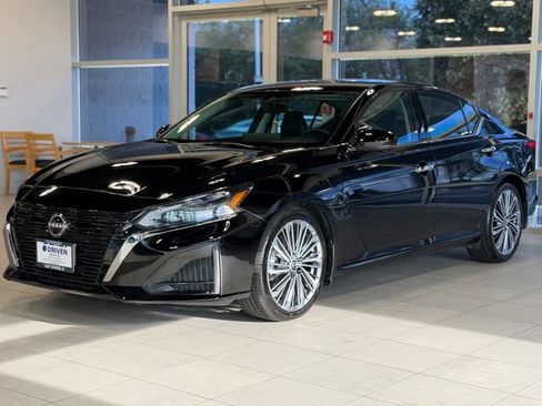 Used 2023 Nissan Altima 2.5 SL FWD image 4
