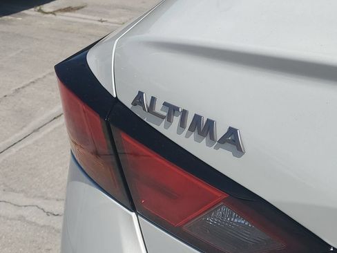 Used 2025 Nissan Altima 2.5 SV w/ SV Premium Package FWD image 14