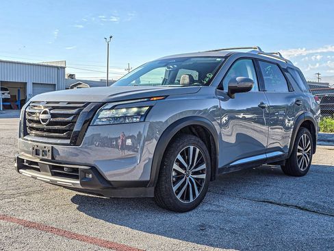 Used 2025 Nissan Pathfinder Platinum AWD/4WD image 3