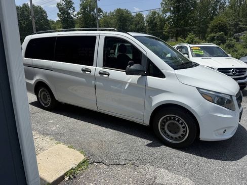 Used 2016 Mercedes-Benz Metris Passenger w/ Active Safety Plus Package image 3