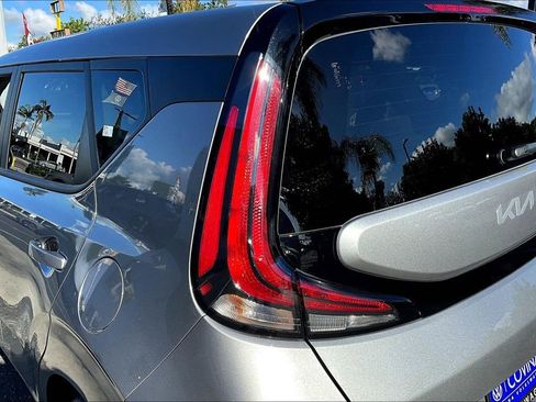 Used 2025 Kia Soul LX w/ LX Technology Package FWD image 23