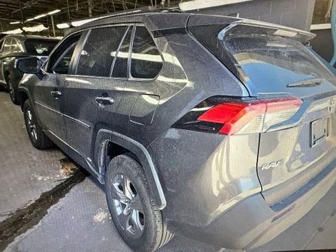 Used 2024 Toyota RAV4 LE AWD/4WD image 10