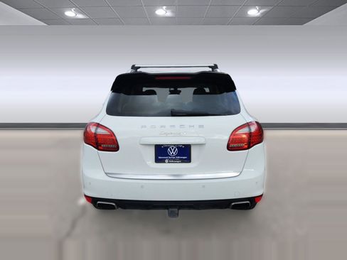 Used 2014 Porsche Cayenne S image 10