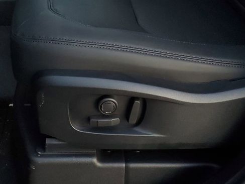 Used 2026 Land Rover Defender 110 X-Dynamic SE image 12