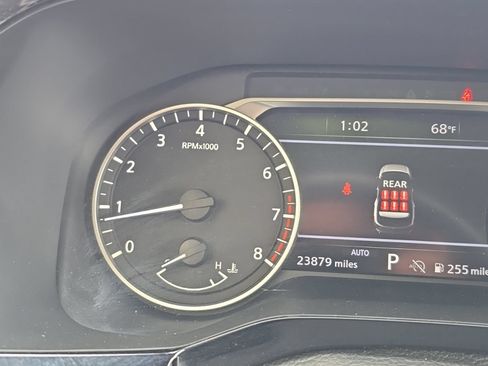 Used 2025 Nissan Pathfinder SL AWD/4WD image 16
