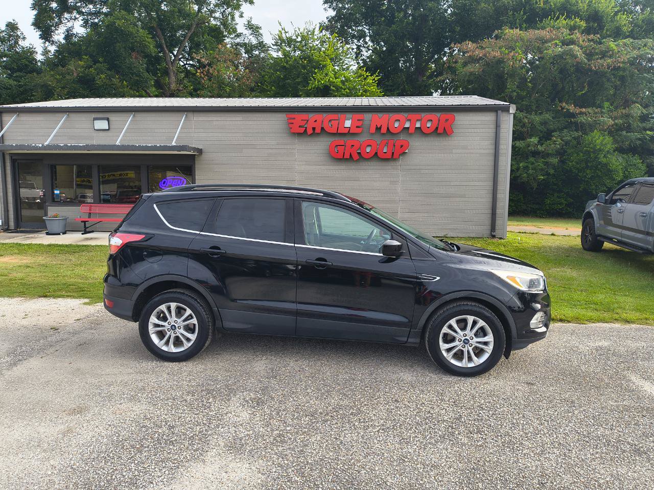 Used 2018 Ford Escape SE FWD image 1