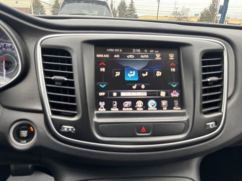 Used 2017 Chrysler 200 Limited Platinum w/ Comfort & Convenience Group image 12