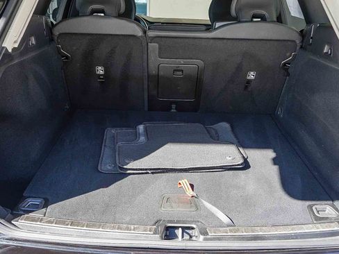 Used 2025 Volvo XC60 B5 Plus image 28