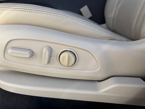 Used 2018 Buick Enclave Essence image 10