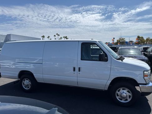 Used 2014 Ford E-250 and Econoline 250 Extended RWD image 3