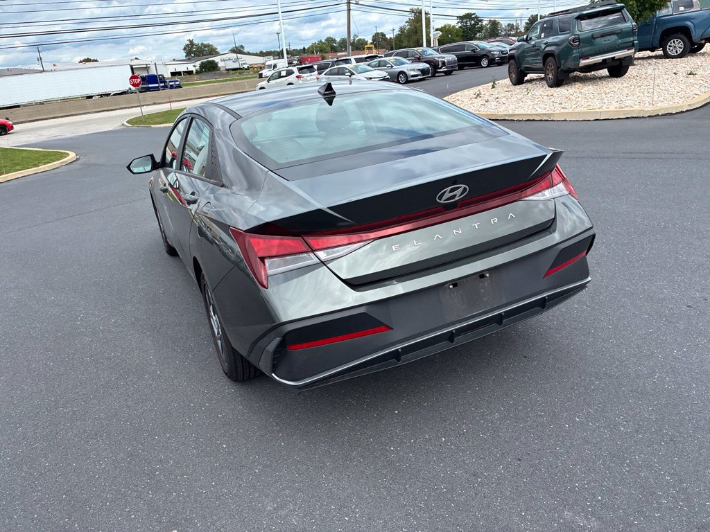 Used 2024 Hyundai Elantra SEL FWD image 12