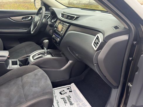 Used 2016 Nissan Rogue SV image 30