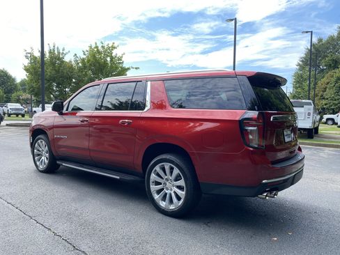 Used 2024 Chevrolet Suburban Premier w/ Premium Package RWD image 7