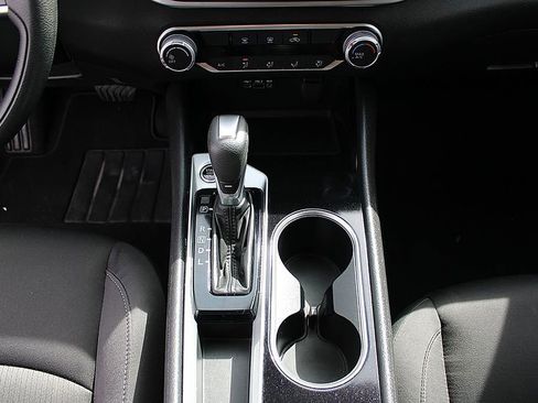 Used 2024 Nissan Altima 2.5 SV image 16