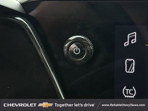 Used 2025 Chevrolet Trax RS w/ Sunroof Package FWD image 27
