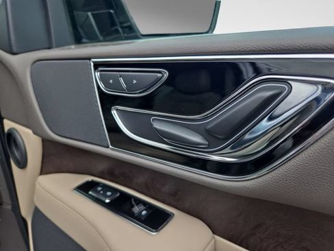 Used 2024 Lincoln Navigator Premiere AWD/4WD image 38