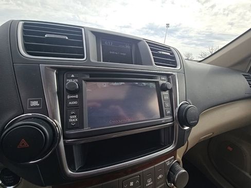 Used 2013 Toyota Highlander Limited image 18
