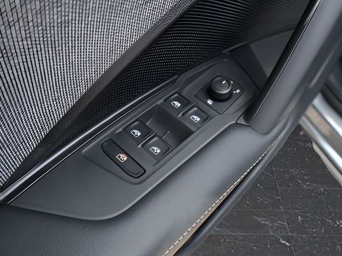 Certified 2025 Volkswagen Tiguan S AWD/4WD image 12