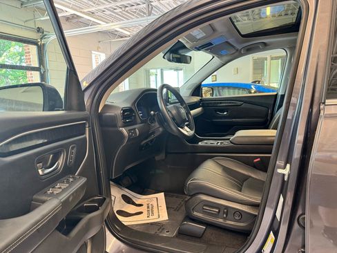Used 2023 Honda Pilot Elite image 9