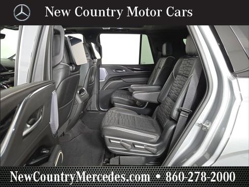 Used 2023 Cadillac Escalade V w/ LPO, ONYX Package image 21