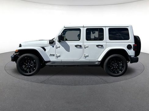 Used 2025 Jeep Wrangler Unlimited Sahara image 2