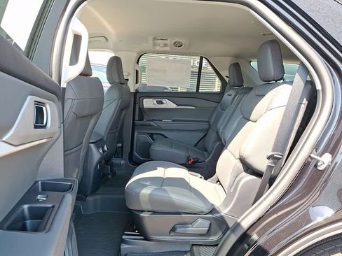 New 2026 Ford Explorer Active RWD image 5