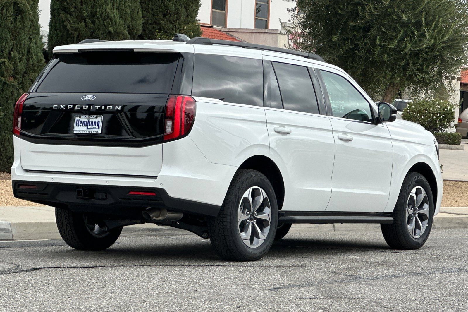New 2027 Ford Expedition Active AWD/4WD image 4