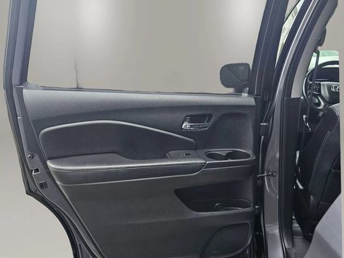 Used 2022 Honda Pilot Touring image 12