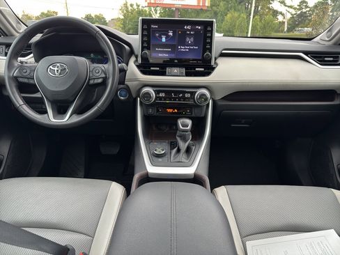 Used 2022 Toyota RAV4 Limited image 12
