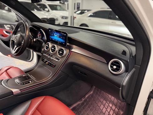 Used 2021 Mercedes-Benz GLC 300 4MATIC image 38