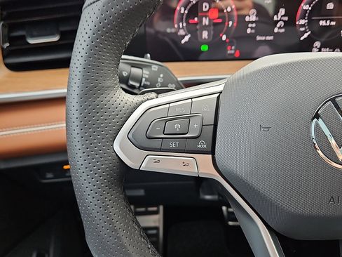 New 2026 Volkswagen Tiguan SEL R-Line image 18