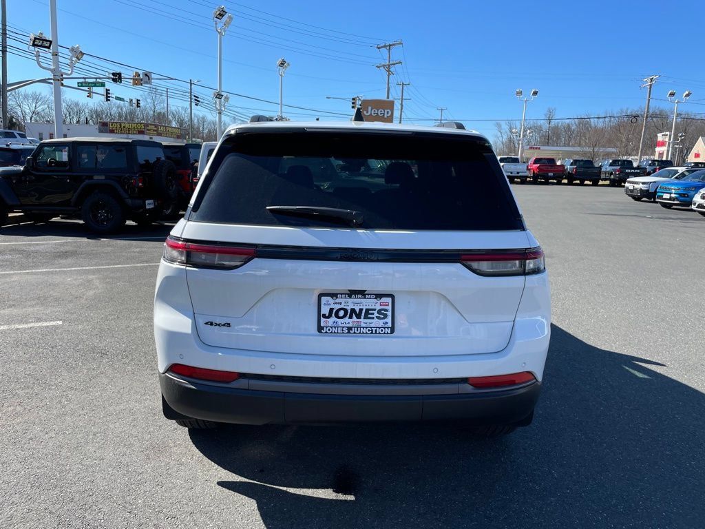 New 2026 Jeep Grand Cherokee Altitude AWD/4WD image 6