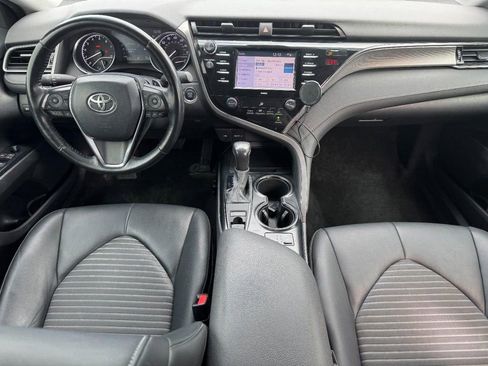 Used 2020 Toyota Camry SE w/ Moonroof Package image 12