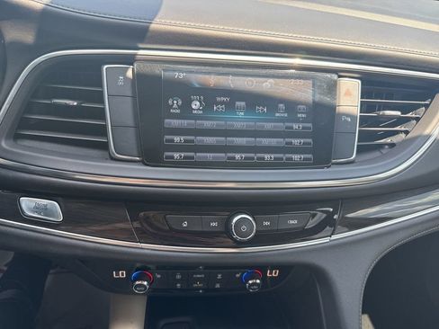 Used 2019 Buick Enclave Essence FWD image 27