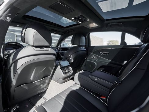 Used 2024 Bentley Flying Spur S V8 image 33