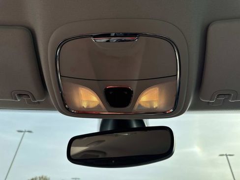 Used 2019 Jeep Cherokee Limited image 31