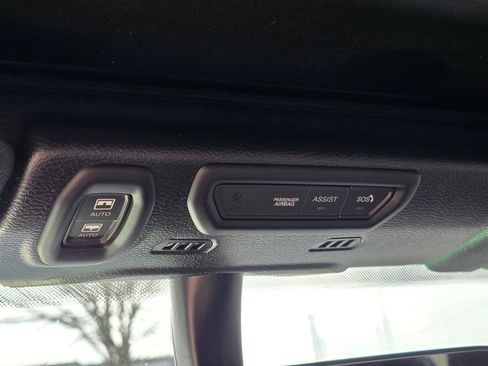 Used 2019 Jeep Wrangler Unlimited Sahara w/ Uconnect 4C Nav & Sound Group image 26