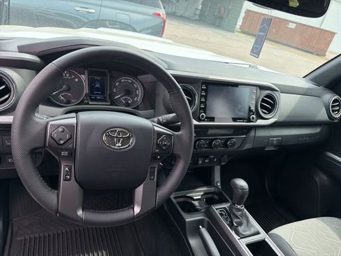 Used 2023 Toyota Tacoma TRD Sport w/ Advanced Technology Package image 11