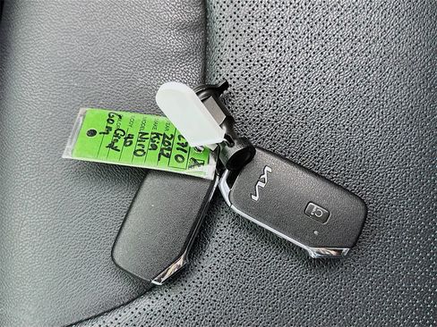 Used 2022 Kia Niro EX Premium w/ Cold Weather Package image 31