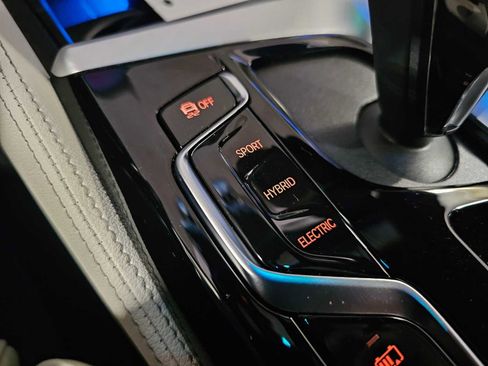 Used 2023 BMW 530e w/ M Sport Package image 28