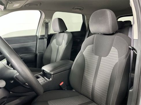 Used 2022 Kia Sorento LX image 11