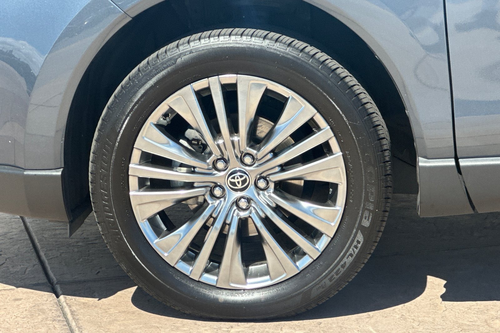 Certified 2024 Toyota Venza XLE AWD/4WD image 34