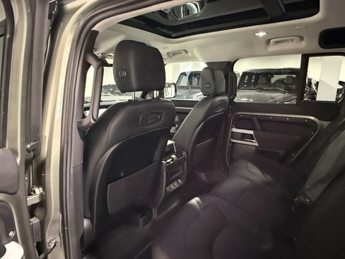 Used 2022 Land Rover Defender 110 S image 52