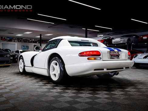 Used 1996 Dodge Viper RT/10 image 2