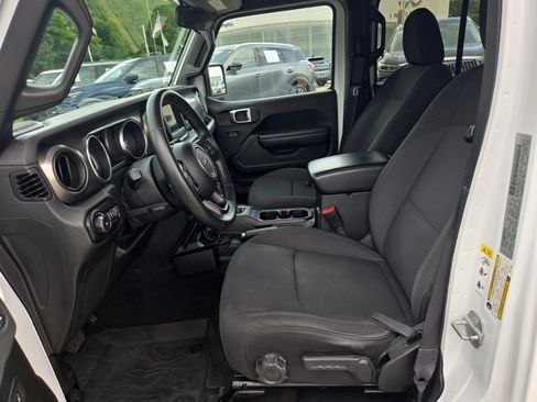 Used 2018 Jeep Wrangler Unlimited Sport S AWD/4WD image 5