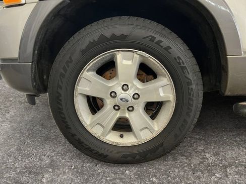 Used 2003 Ford Explorer XLT image 12